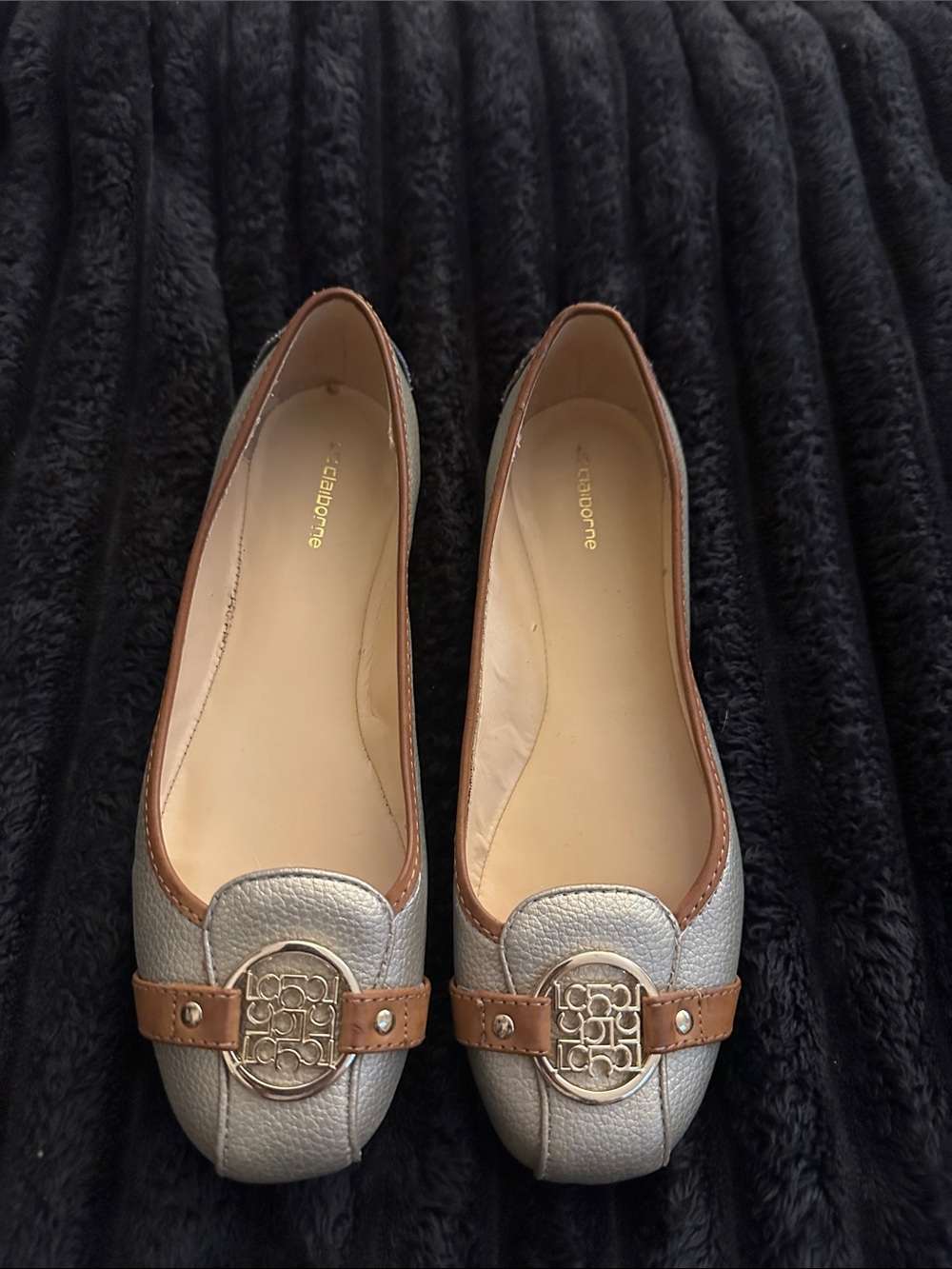 Liz Claiborne Silver Flats with Tan Trim and Logo Emblem